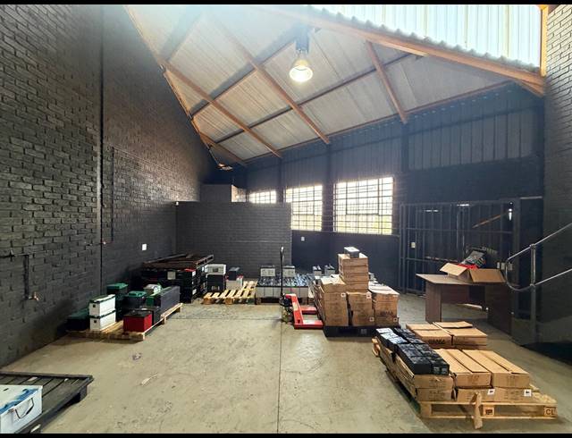 140M² WAREHOUSE TO LET IN HALFWAY HOUSE
